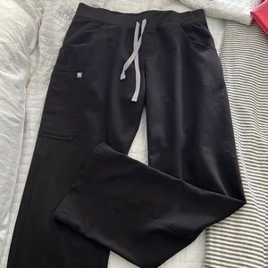 FIGS women’s black Kade cargo scrub pants, medium